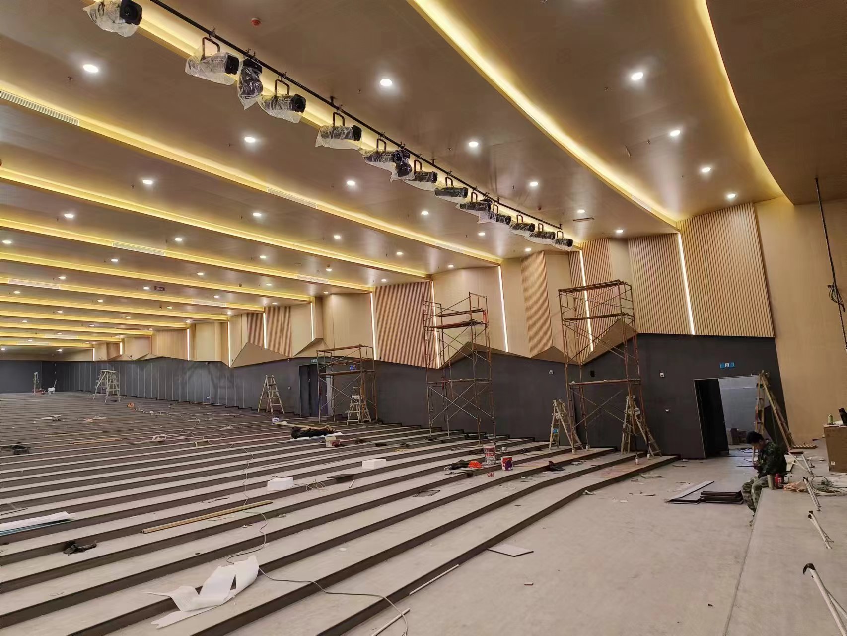 省實高（gāo）中部報告廳