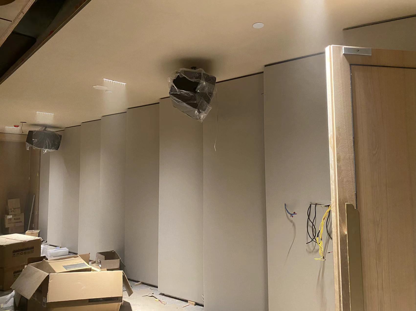 台山某KTV休息室